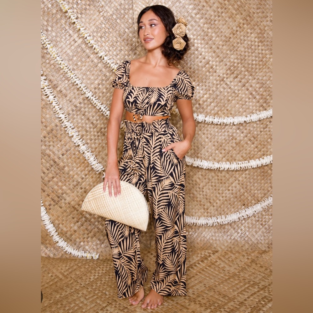 Lexbreezy Hawaii Lola Two Piece Set in Lauhala Foliage Black, Size Medium